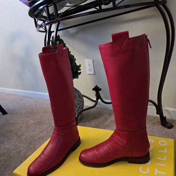 Boots - Picture 3 of 5